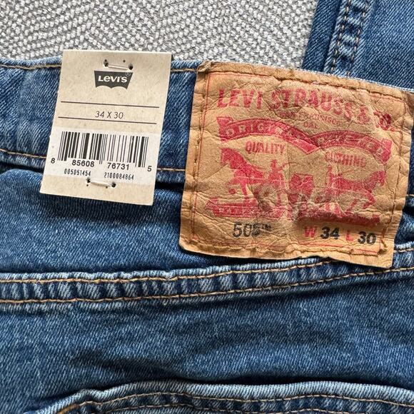NEW Levi’s 505 Regular 34x30 Medium Wash - New in Package Levi's 505 - Picture 3 of 5